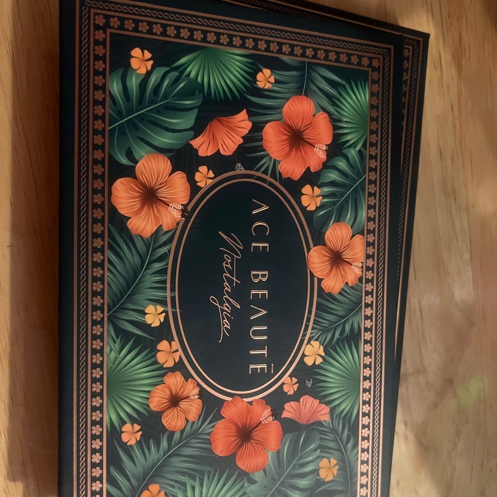 Ace Beaute Nostalgia Eye Shadow Palette *comes with free gift*